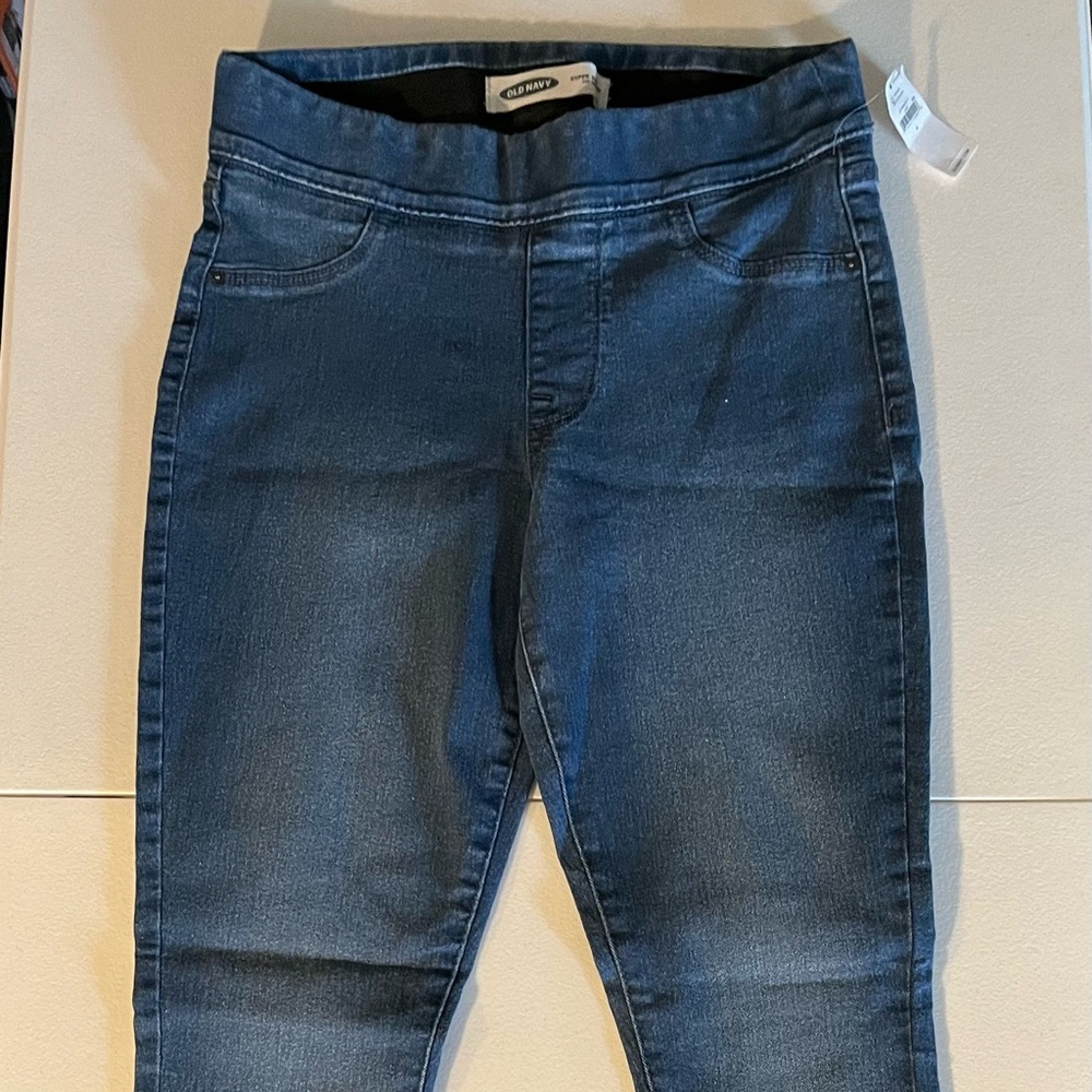 Women’s Old Navy, super skinny, midrise jeans. Size 4.